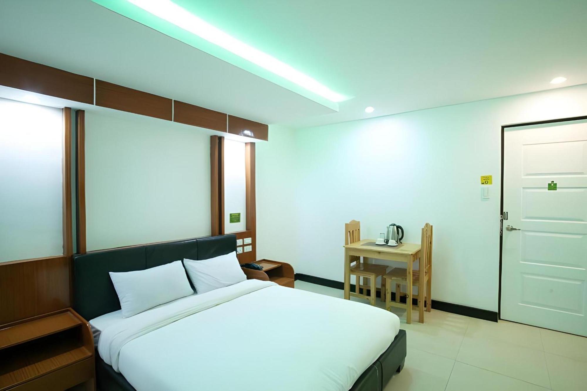 Oyo 195 Ranchotel - Binan Εξωτερικό φωτογραφία