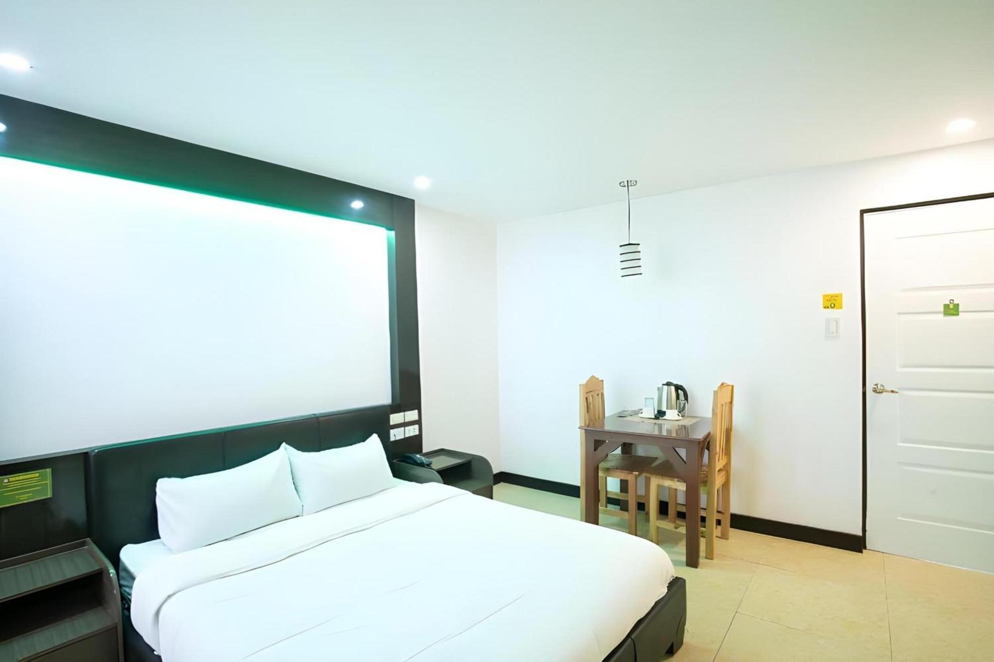 Oyo 195 Ranchotel - Binan Εξωτερικό φωτογραφία