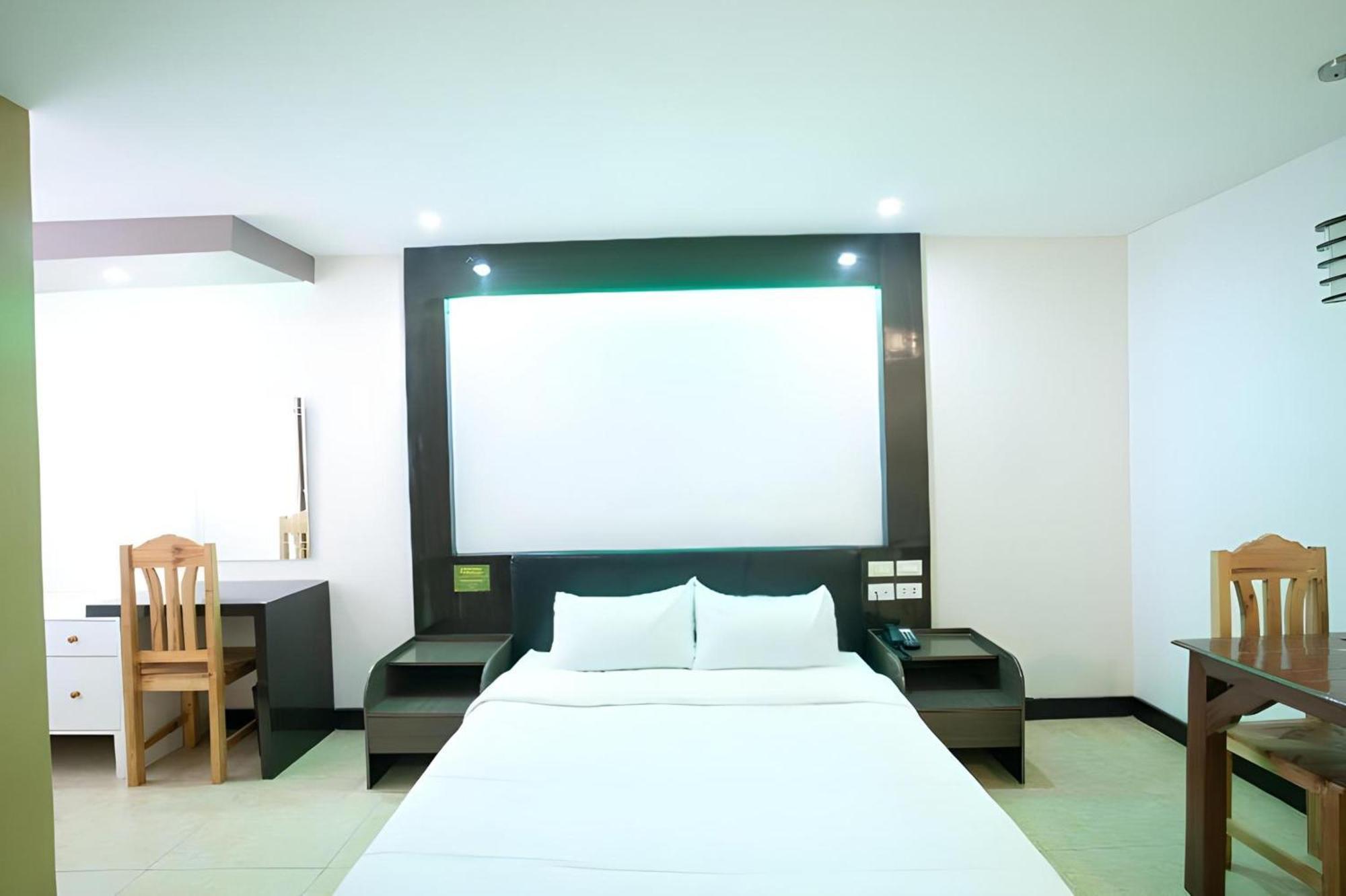 Oyo 195 Ranchotel - Binan Εξωτερικό φωτογραφία