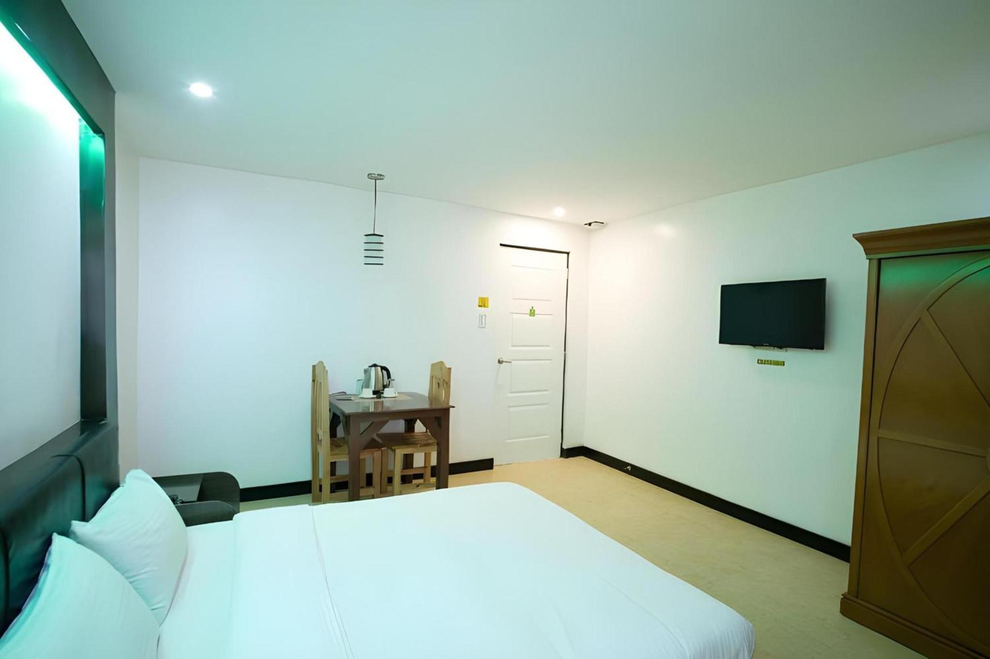 Oyo 195 Ranchotel - Binan Εξωτερικό φωτογραφία